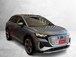 AUDI Q4
