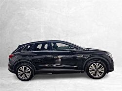 AUDI Q4