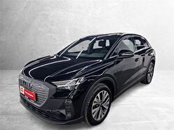 AUDI Q4
