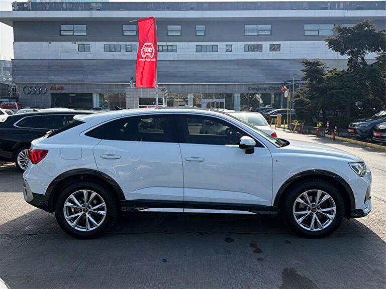 AUDI Q3 SPORTBACK