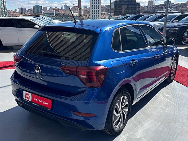 VOLKSWAGEN POLO