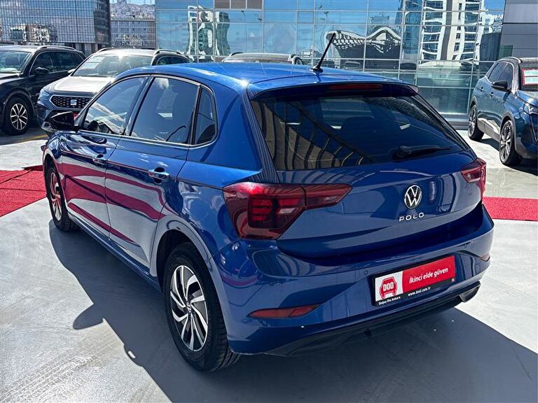 VOLKSWAGEN POLO
