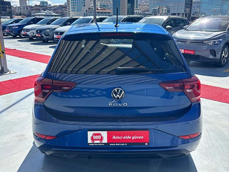 VOLKSWAGEN POLO
