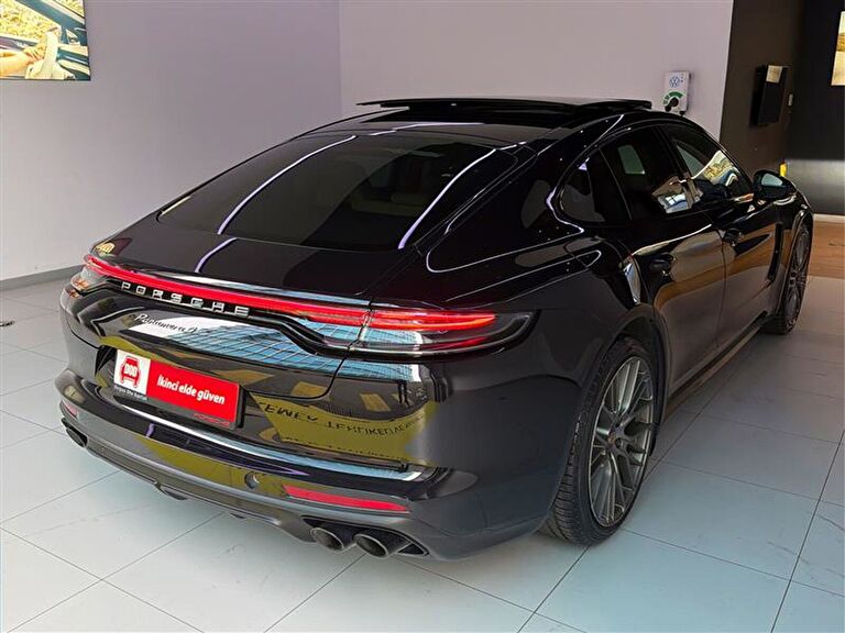 PORSCHE PANAMERA