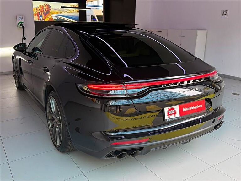 PORSCHE PANAMERA
