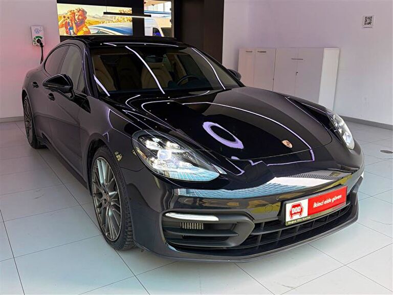 PORSCHE PANAMERA