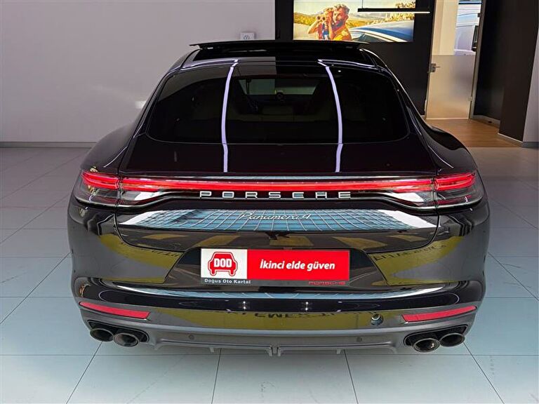 PORSCHE PANAMERA