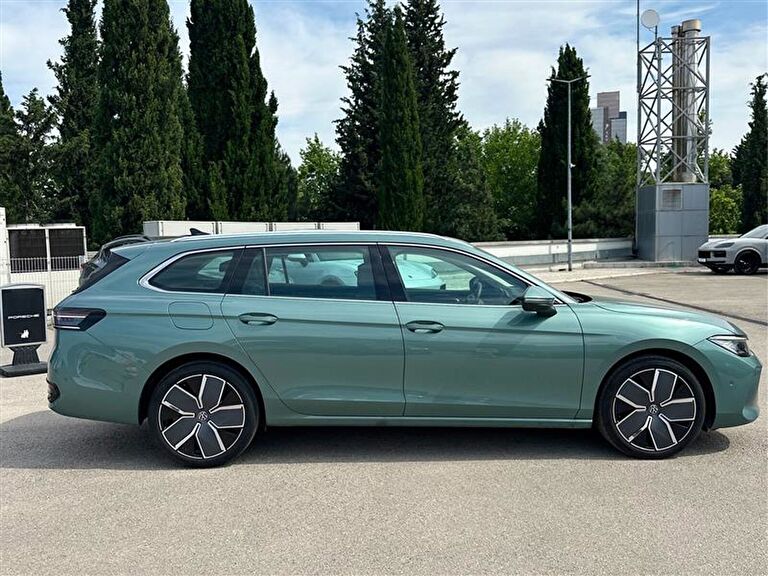 VOLKSWAGEN PASSAT
