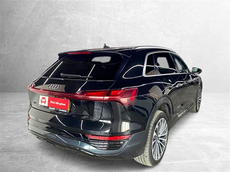 AUDI Q8 E-TRON