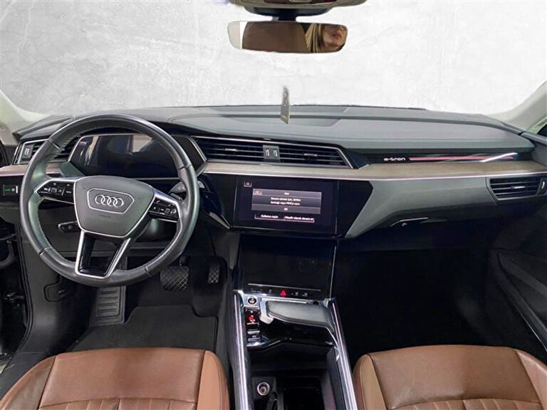 AUDI Q8 E-TRON