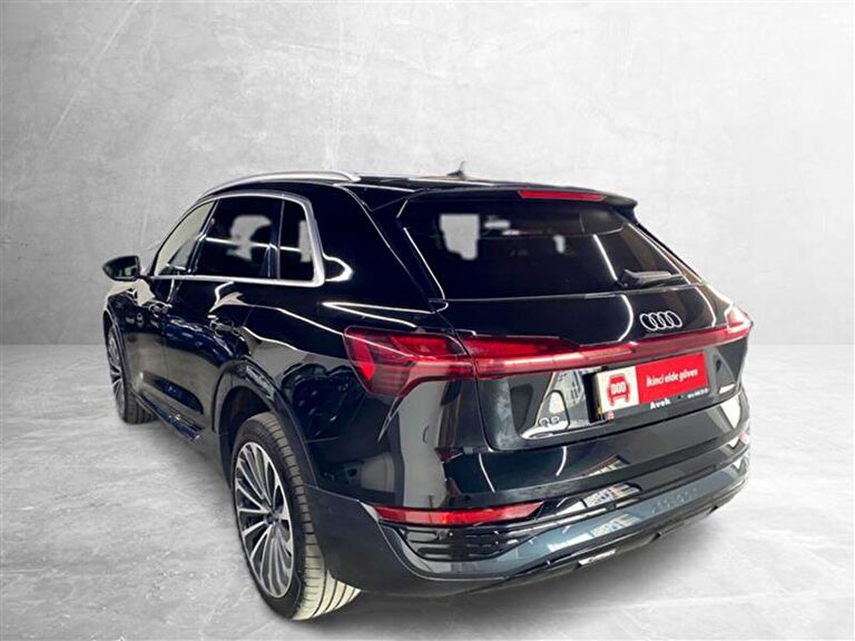 AUDI Q8 E-TRON