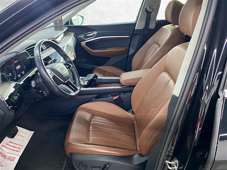 AUDI Q8 E-TRON