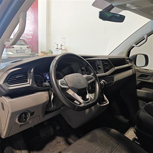 VOLKSWAGEN CARAVELLE