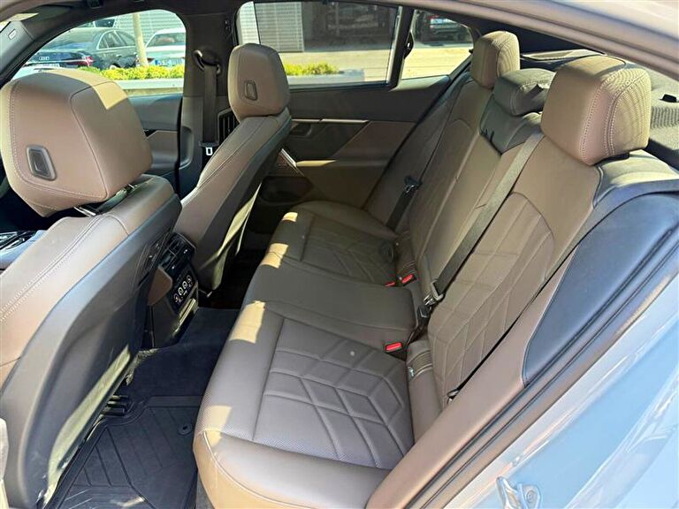 BMW I5