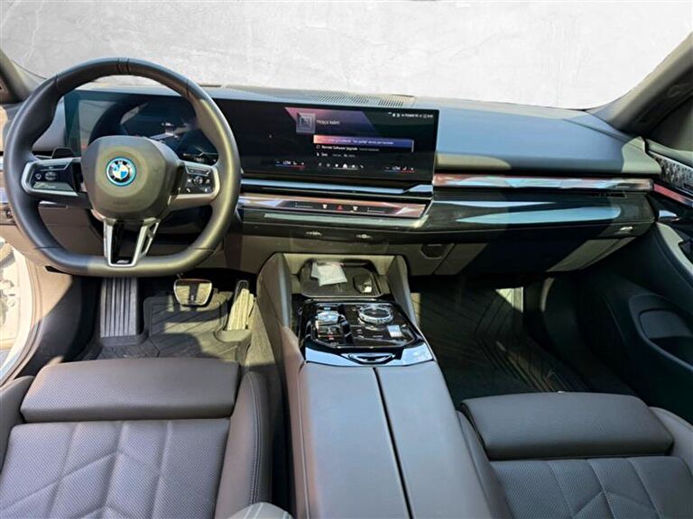 BMW I5