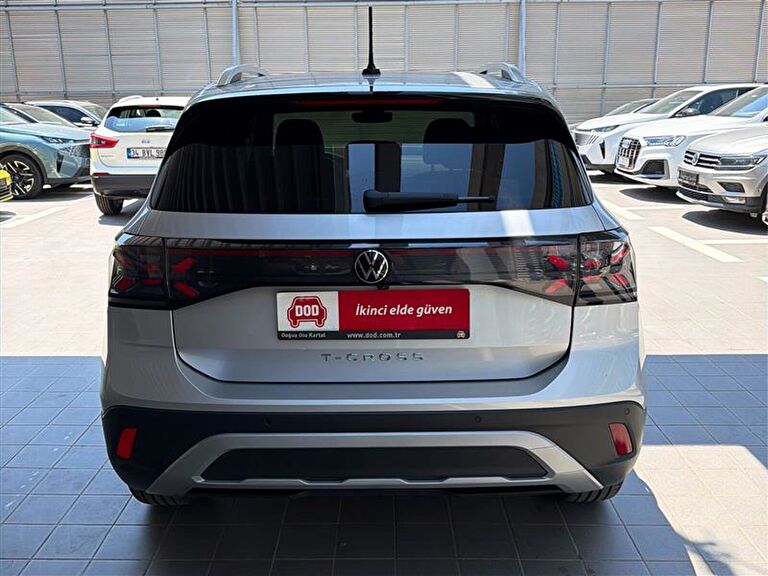 VOLKSWAGEN T-CROSS