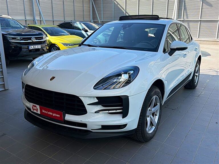 PORSCHE MACAN