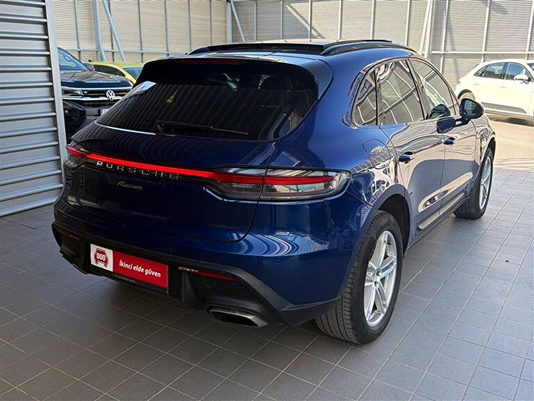 PORSCHE MACAN