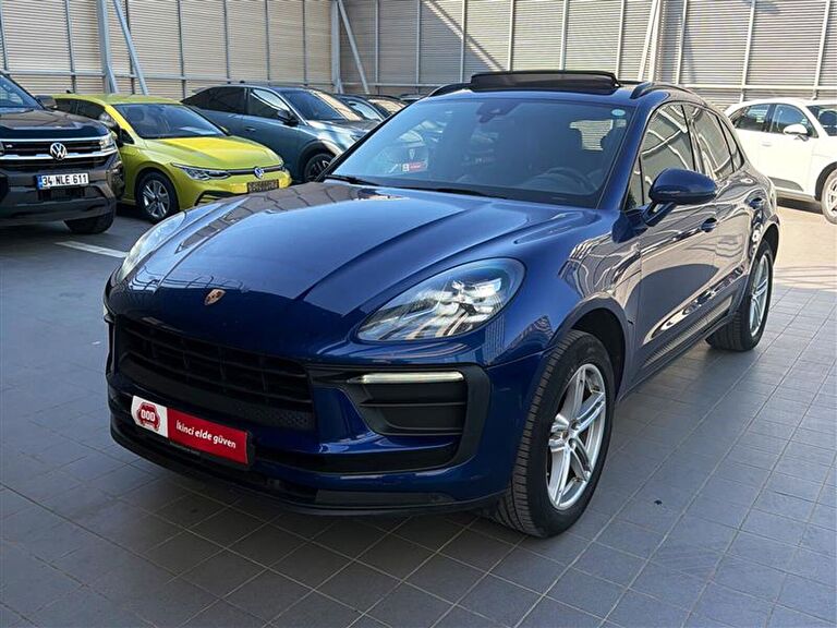 PORSCHE MACAN