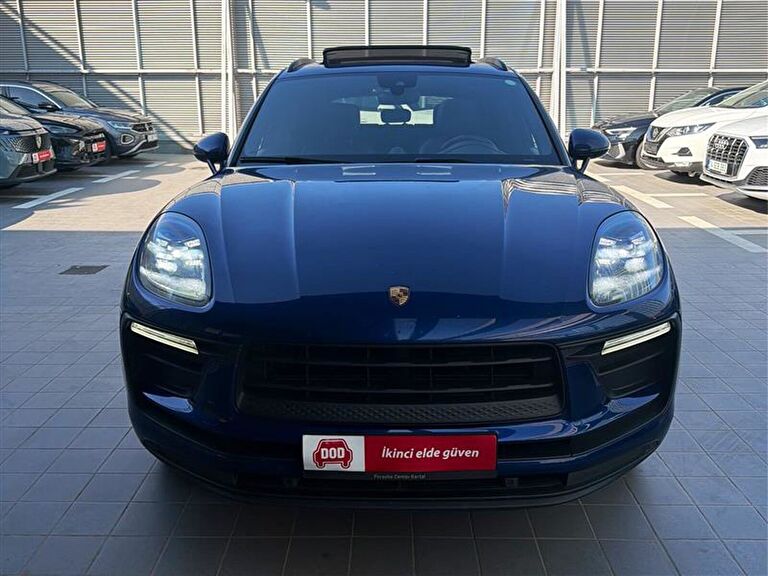 PORSCHE MACAN