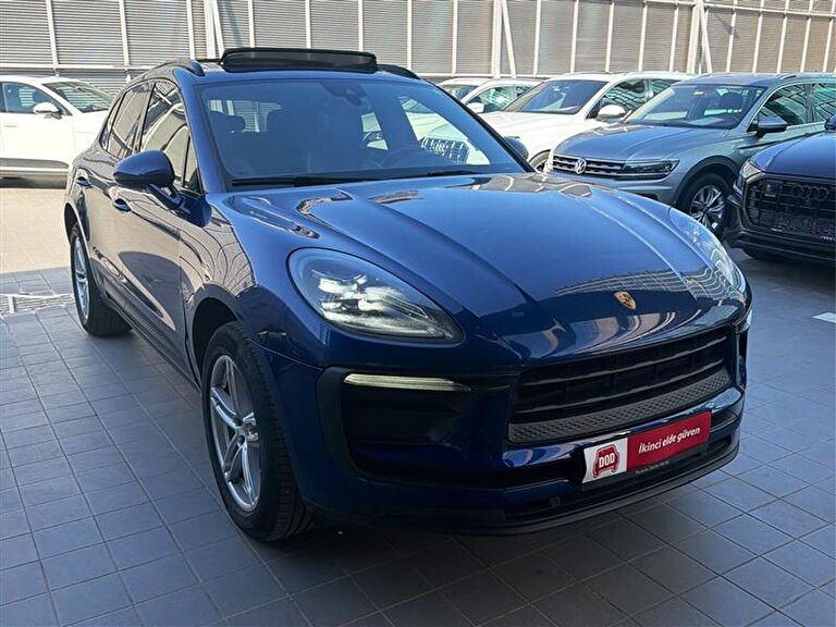 PORSCHE MACAN