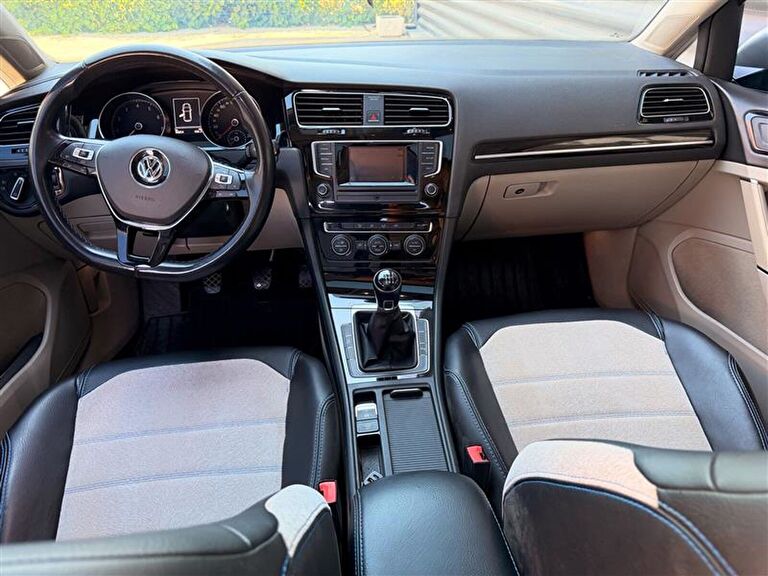 VOLKSWAGEN GOLF