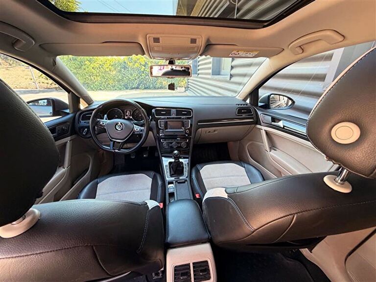 VOLKSWAGEN GOLF