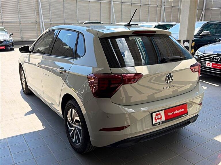 VOLKSWAGEN POLO