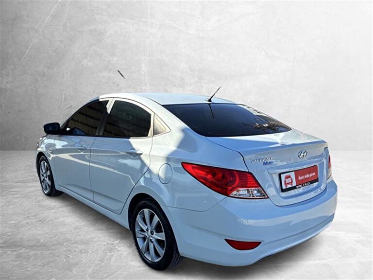 HYUNDAI ACCENT BLUE