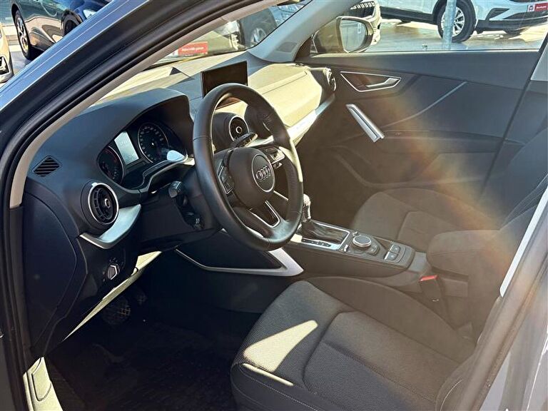 AUDI Q2