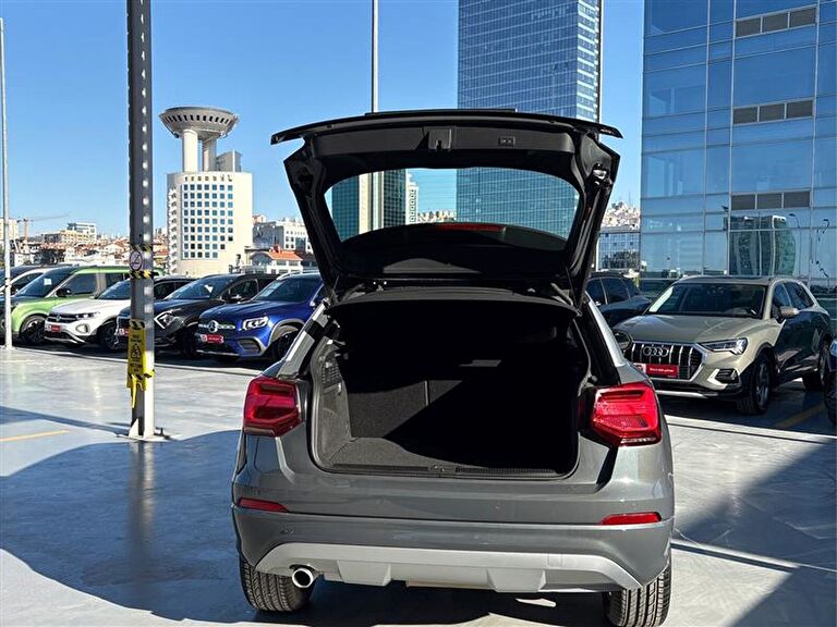 AUDI Q2