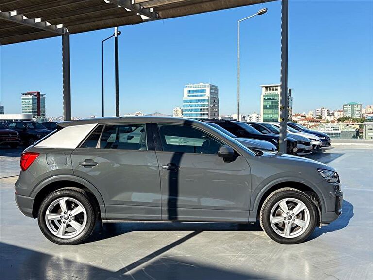 AUDI Q2