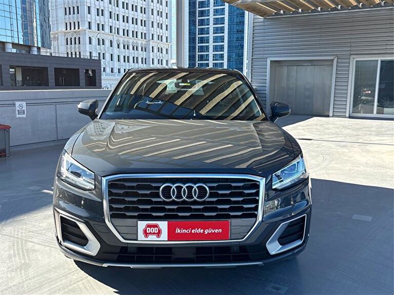 AUDI Q2