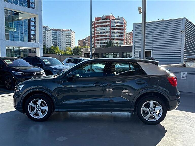 AUDI Q2