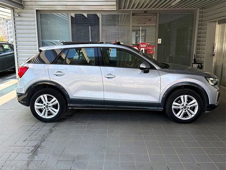 AUDI Q2
