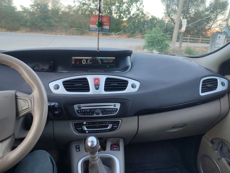 RENAULT GRAND SCENIC