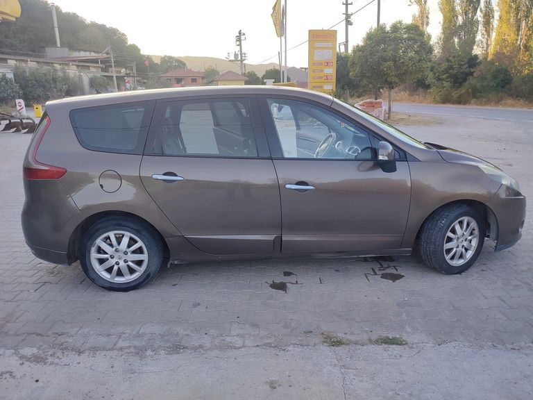 RENAULT GRAND SCENIC