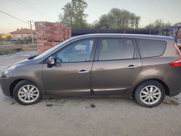 RENAULT GRAND SCENIC