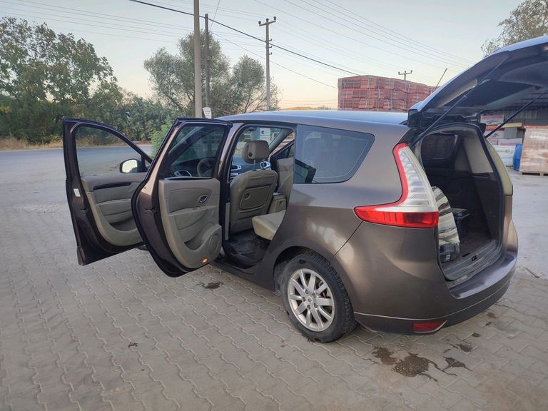 RENAULT GRAND SCENIC