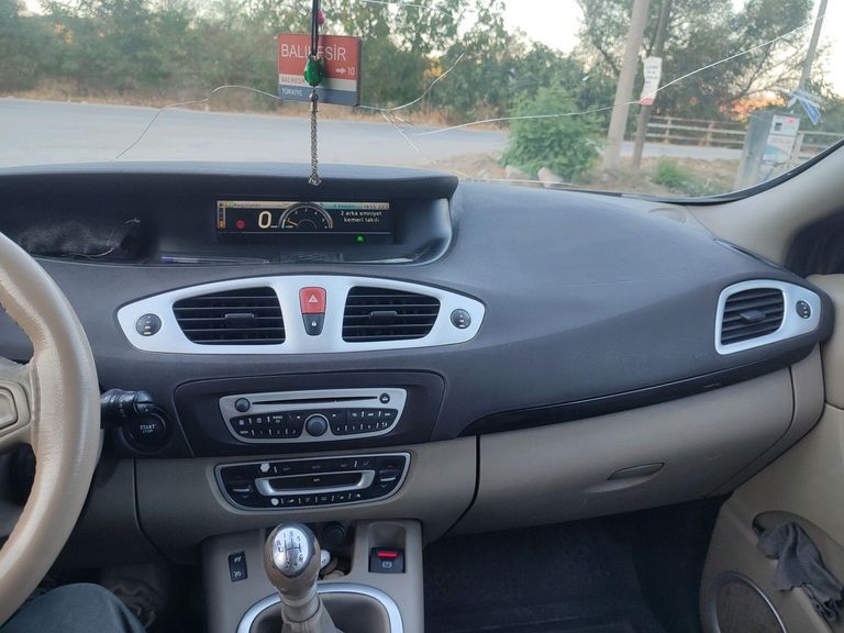 RENAULT GRAND SCENIC