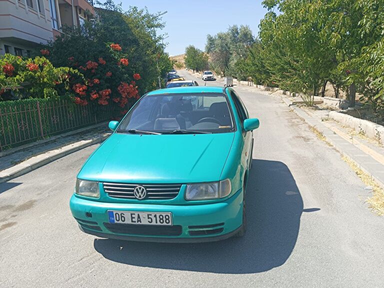 VOLKSWAGEN POLO