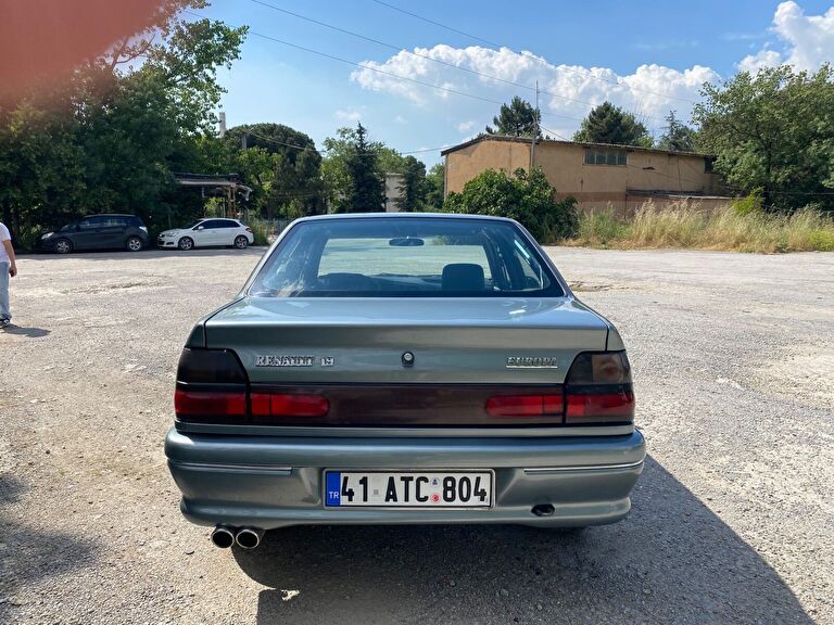 RENAULT 19