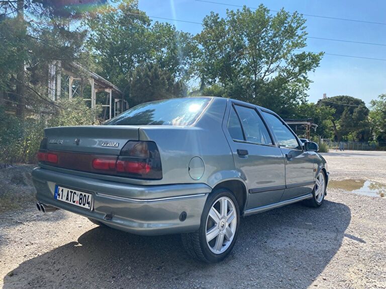 RENAULT 19