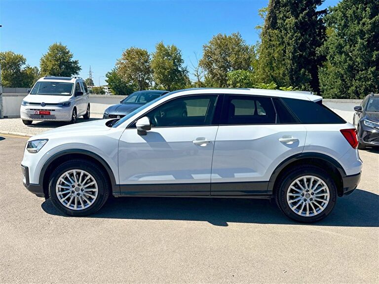 AUDI Q2
