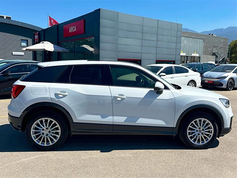 AUDI Q2