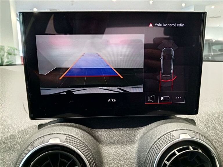 AUDI Q2