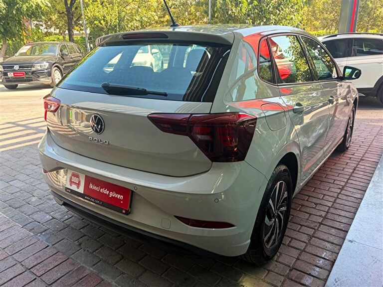 VOLKSWAGEN POLO