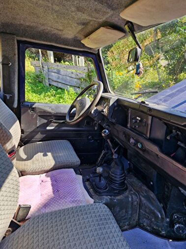 LAND ROVER DEFENDER