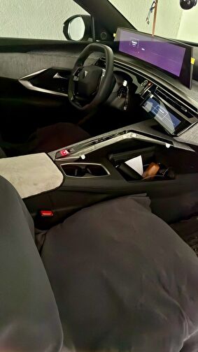 PEUGEOT E-3008