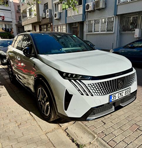 PEUGEOT E-3008